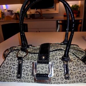 Vintage Guess purse, med size